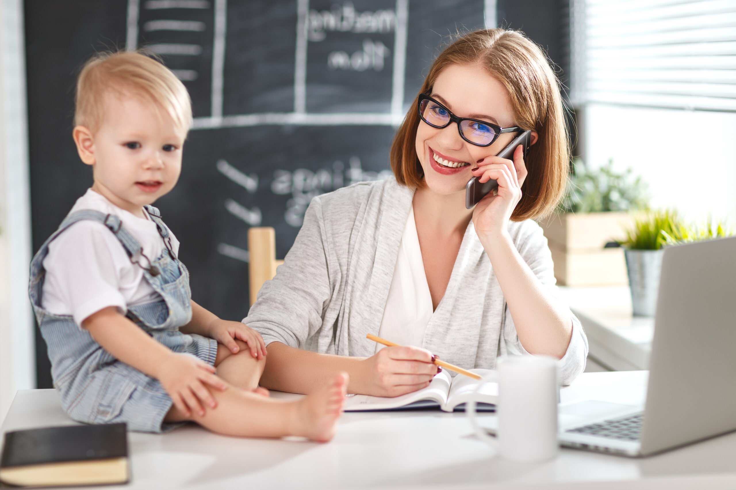 HOW TO BECOME A MOMPRENEUR